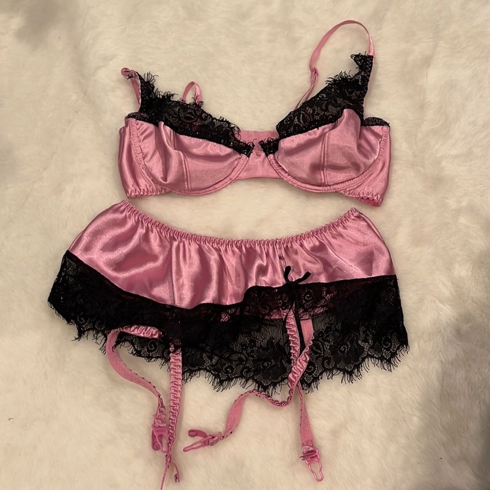 Sophie B pink bra with black lace and matching garter